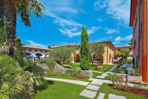 Residence La Filanda in With Pool Apartments, Costermano