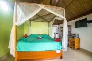 Above Us Only Sky, Sihanoukville