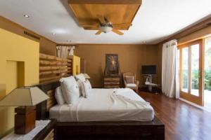 Large (12.000 sq. ft.) 5-BDR villa for rent in Cap Cana – with pool, chef, maid, Punta Cana