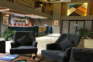 My Suit Hotel, Van