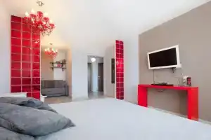 The floor is located on 137 Belinsky Street, Ekaterinburg