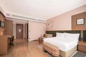 Hilton Garden Inn East Railway Station, Xinyang