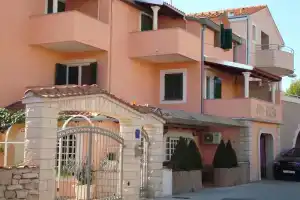Villa Rosa, Krapanj Island