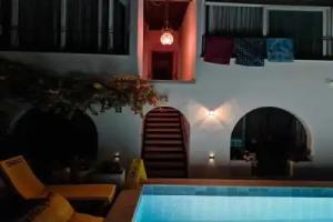 Berg Otel, Guembet