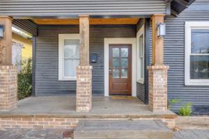 ~ 2 Mi to Dtwn: Comfy Home w/ Yard! Tourist base, San Antonio