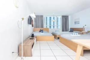 Blue Ocean Apartments, Miami Beach