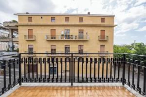 Zephiro Apartments, Meta