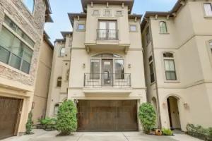 Walkable + Group-friendly: Home By Stadium Apartments, Houston