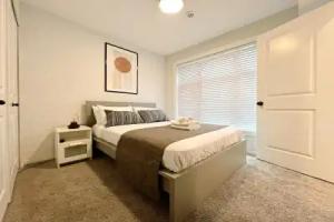 Private Room With Own Entrance, Surrey