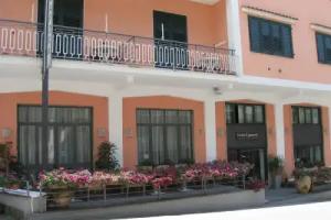 CAPORAL, Minori