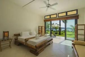 Luxury Beach Front Noble House Villa, Panwa