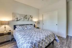 Updated House: Patio & Solar Heated Pool, Las Vegas