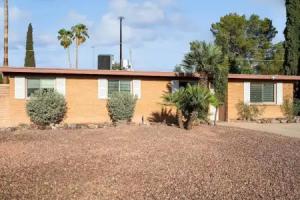 Family-friendly Desert Oasis 5 Bedroom Home by RedAwning, Tucson