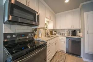 Walk to the Silos 3 Bed 1960 s Bungalow Near Baylor Cottage, Waco