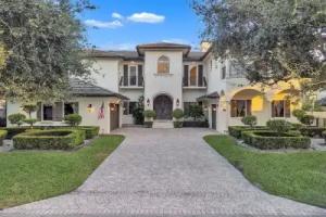 Luxury Home Villa D' Amore Southern Florida Paradise Sleeps 10 5 Bedroom Villa by RedAwning, Fort Lauderdale