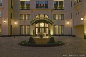 Waldorf Astoria Chicago, Chicago