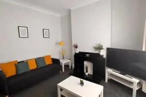 House - Sleeps 6 - Pet Friendly - Garden - Parking, Newcastle upon Tyne