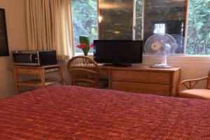 Dolphin Bay Hotel, Hilo