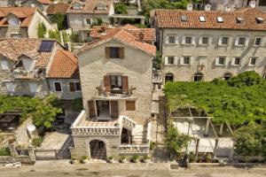 Apartments Admiral, Perast
