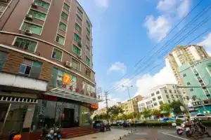 7 Days Inn East Train Station North and South Fruit Market Fengxiang Road Branch, Haikou