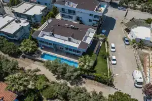 Jash Bedrooms, Gulluk