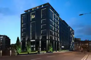 Dakota Manchester, Manchester