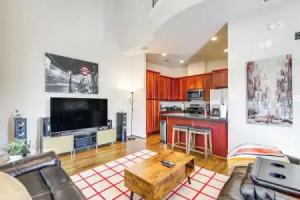 Dtwn Home Near Stadiums: WFH Friendly! Apartments, Houston