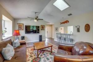 Ponte Vedra Beach Family Home: 2 Mi to Beaches! Tourist base, Ponte Vedra Beach