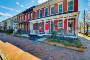 1 Mi to Dtwn: Hot Tub Haven in! Apartments, Richmond