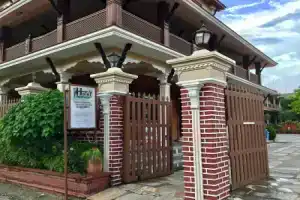 Hidden World Resort and Spa, Sauraha