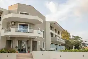 Gmare Apartments, Gerakini