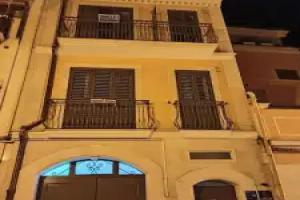 La Luna E Il Sole, Barletta