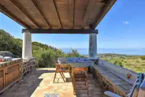 Amazing Home in With Apartments, Ustica