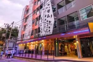 Mad Monkey Phuket Hostel, Patong