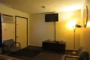 Burkewood Inn, Lansing