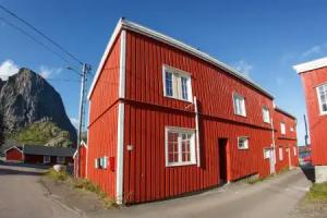 Eliassen Rorbuer, Reine