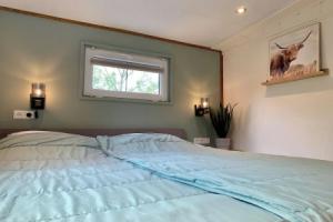 Chalet in Sint Maartenszee Near Beach, Enschede