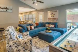 San Antonio Home w/ Private Hot Tub: Pet Friendly! Tourist base, San Antonio