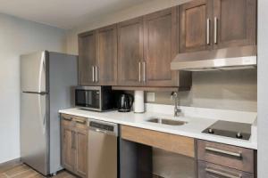 Homewood Suites By Hilton Airport, Ottawa