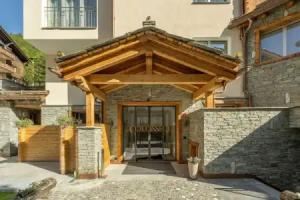 Luxury Residence Colosseo Apart-hotel, Zermatt