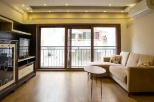 Cozy and Central Apartment near Shore and Trendy Attractions in Karsiyaka,, Izmir