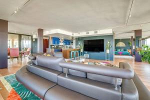 Luxe Dtwn Penthouse ~ 3 Mi to Casinos!, Reno
