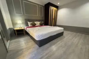 Stay At Bedroom, Patong