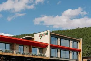 Azatay Hotel, Bol'shoye Goloustnoye