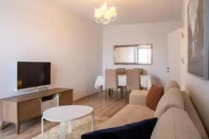 Spacious and Furnished Flat with Balcony in Apartments, Izmir