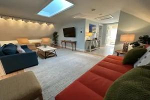 Unique 2 Bed 1 Bath Apartment Off Broadway #3 2 Bedroom Apts, Newport
