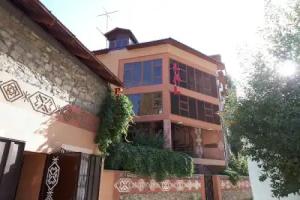 Lal Hotel, Khorugh