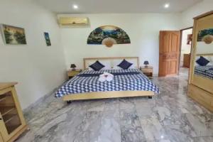 Beautiful Bungalow With Shared Outdoor Pool and 2km From the Beach Cottage, Cha-Am