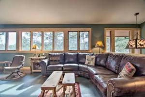 Estes Park Home w/ AC - 1/2 Mi to Lake & Downtown! Tourist base, Estes Park
