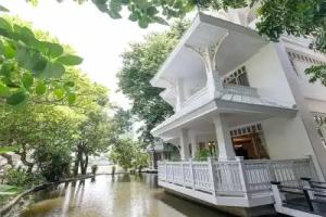 Royal Riverside Villa Chao Phraya View Suite, Nonthaburi City